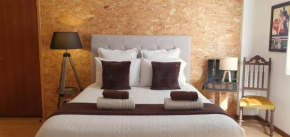 Отель Casa do Criativo ® Bed&Breakfast  Алмада